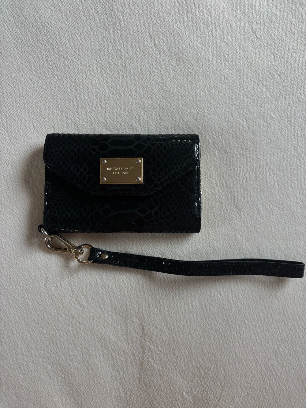 Michael Kors Black Snakeskin Wristlet Wallet iPhone Case Preowned